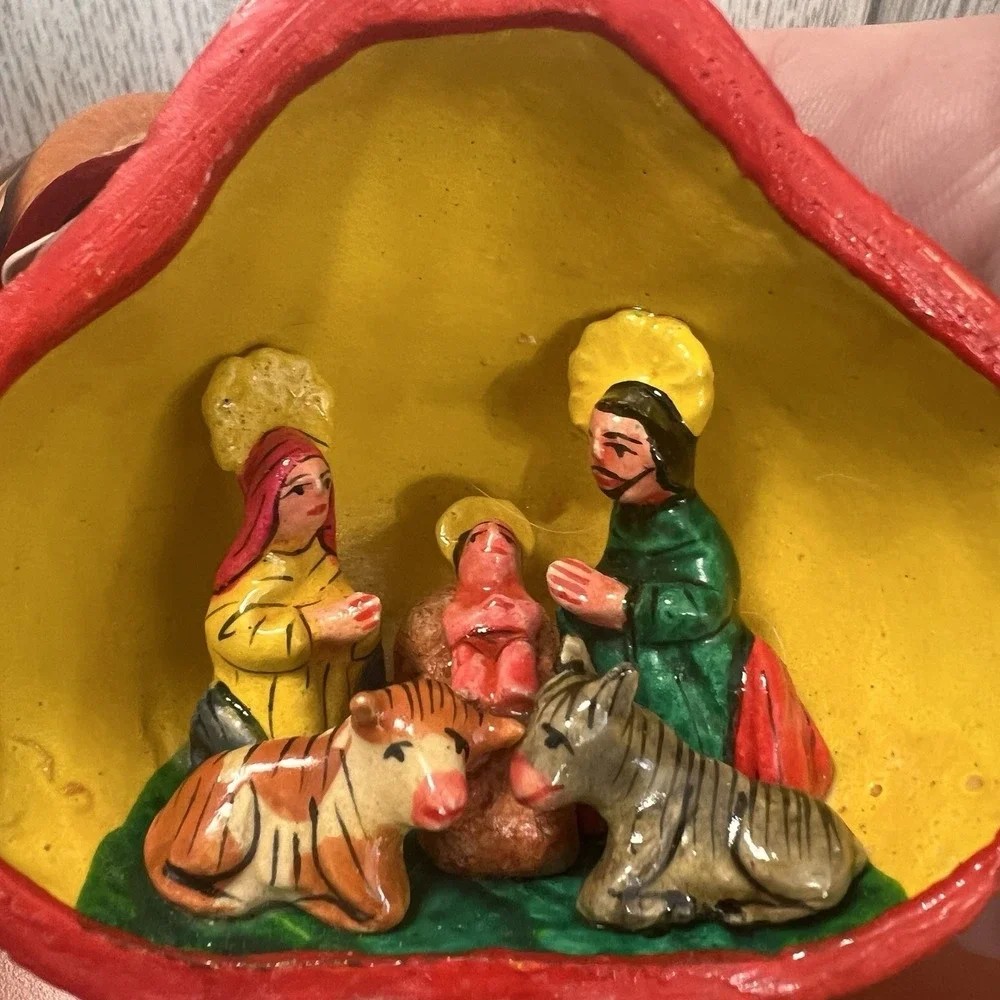 Peruvian Christmas Nativity Scene Carved Gourd Peru Folk Art Hand Made‎ Vintage